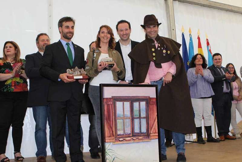 Aroa Corte recogió el primer premio del Festival.