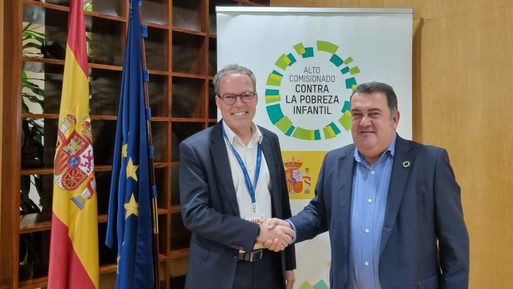 De izquierda a derecha el director general de Nestlé España, Jordi Llach y el Alto Comisionado contra la Pobreza Infantil, Ernesto Gasco.