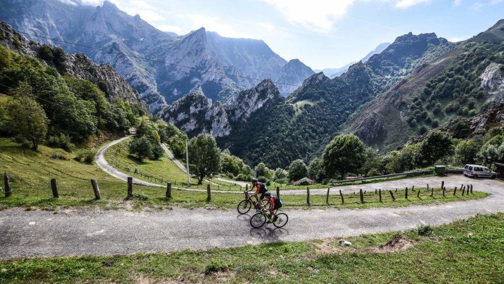 Subida de ciclistas a Casielles (Ponga).
Daniel Álvarez / volatamag.cc