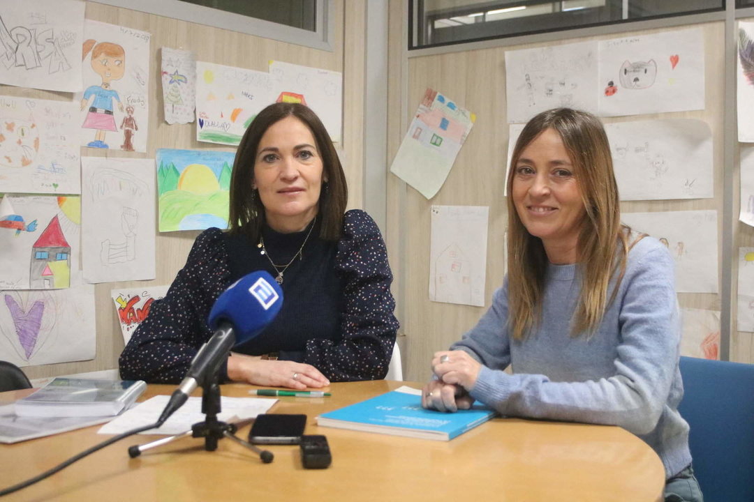 María José Fernández, junto a la psicóloga del servicio EITAF, Nancy Fonseca