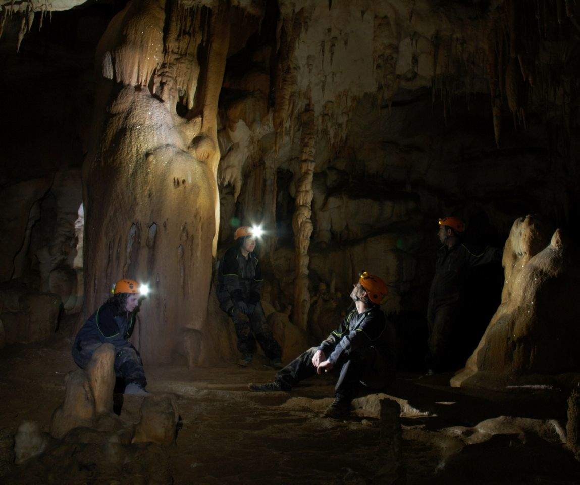 Cueva de Pando.
Frontera Verde Aventura