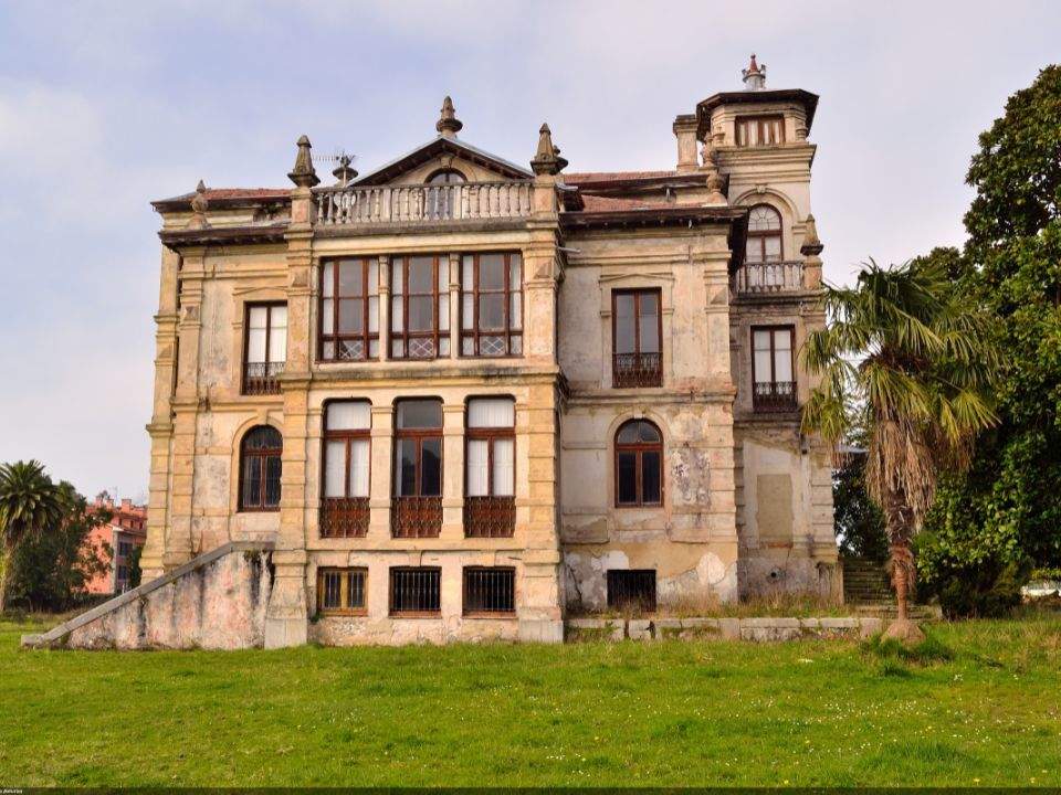 Palacio de Partarriu (Llanes), localización de la película El orfanato.
Turismo Asturias
